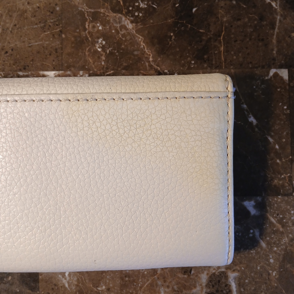 Michael Kors Wallet with Gold Logo - Picture 9 of 16